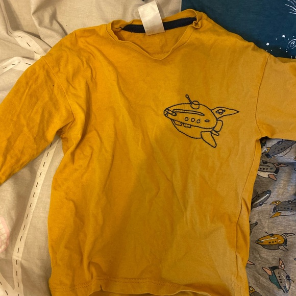 H&M SHIRT BUNDLE 9-12 But fits bigger! - Picture 2 of 4